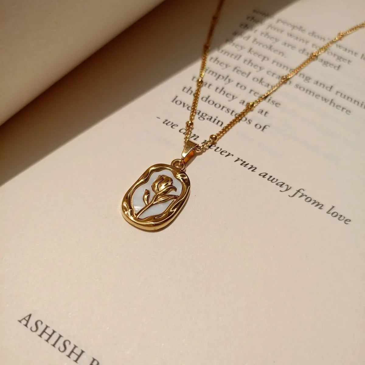 White tulip necklace