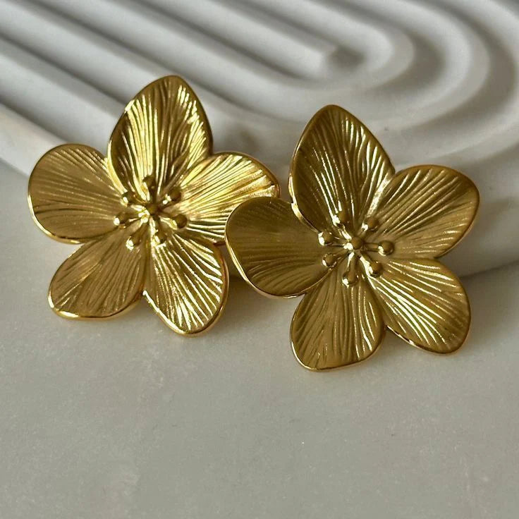 Dainty flower earrings