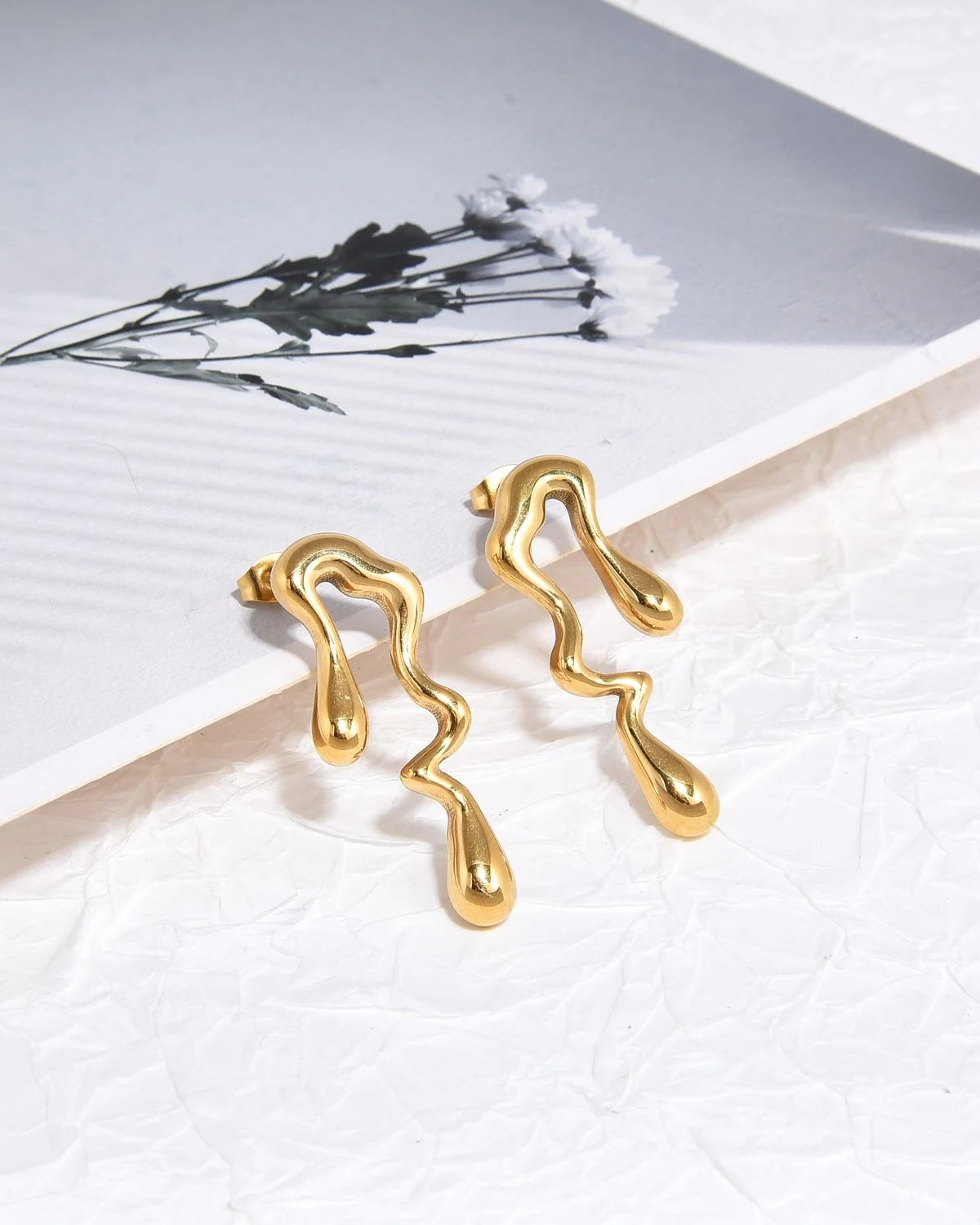 Mismatch liquid drop earrings
