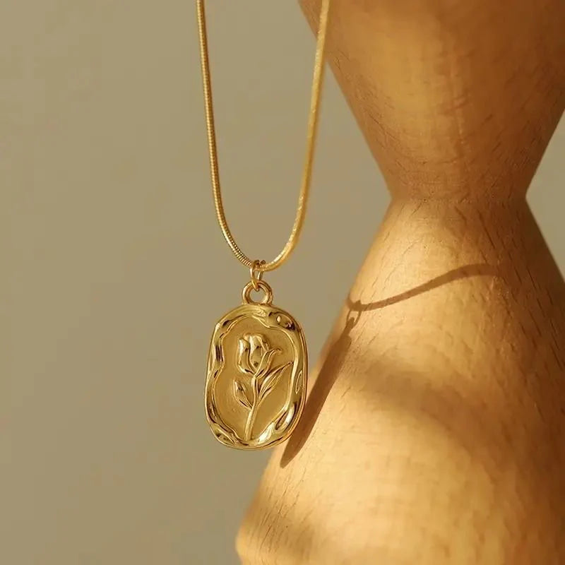 Golden tulip necklace