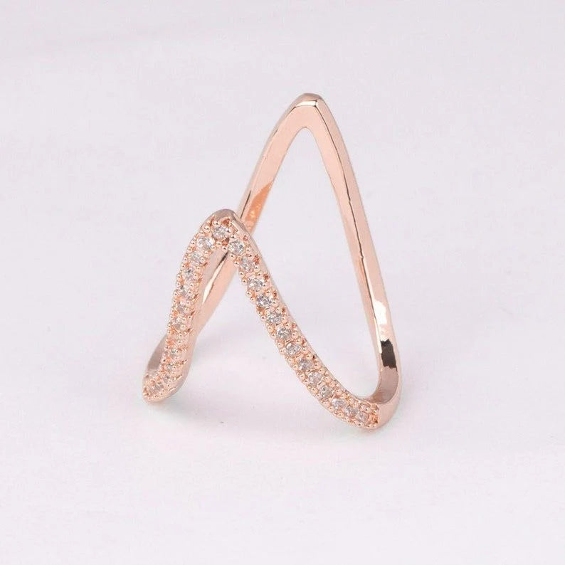 Rosegold V star studded ring