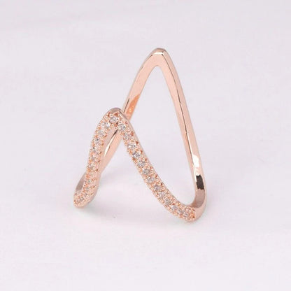 Rosegold V star studded ring