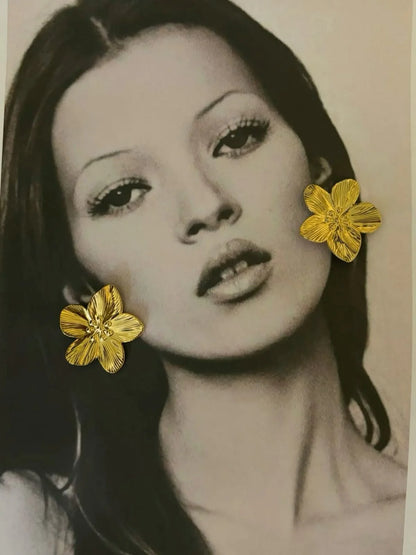 Dainty flower earrings
