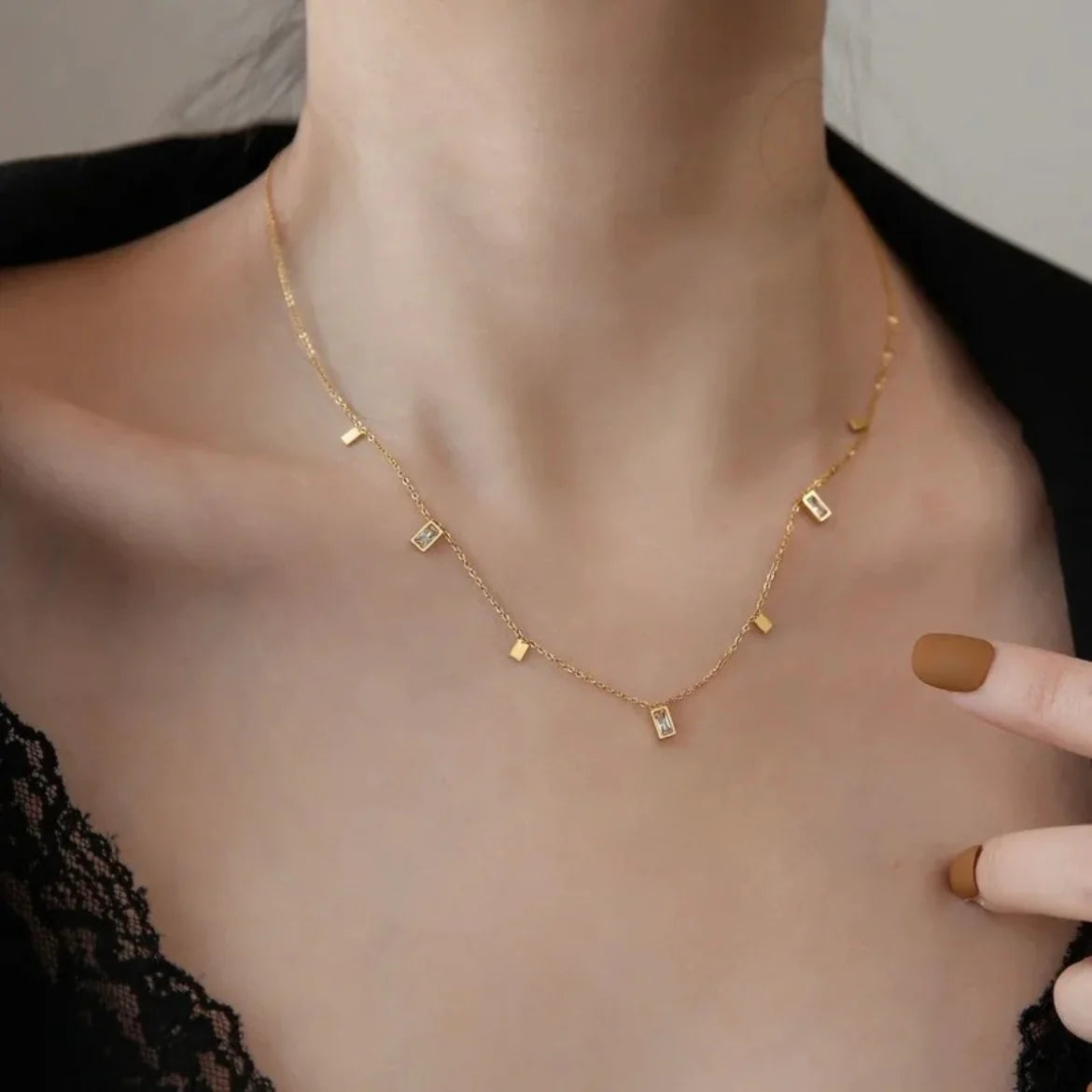 Minimal charm necklace