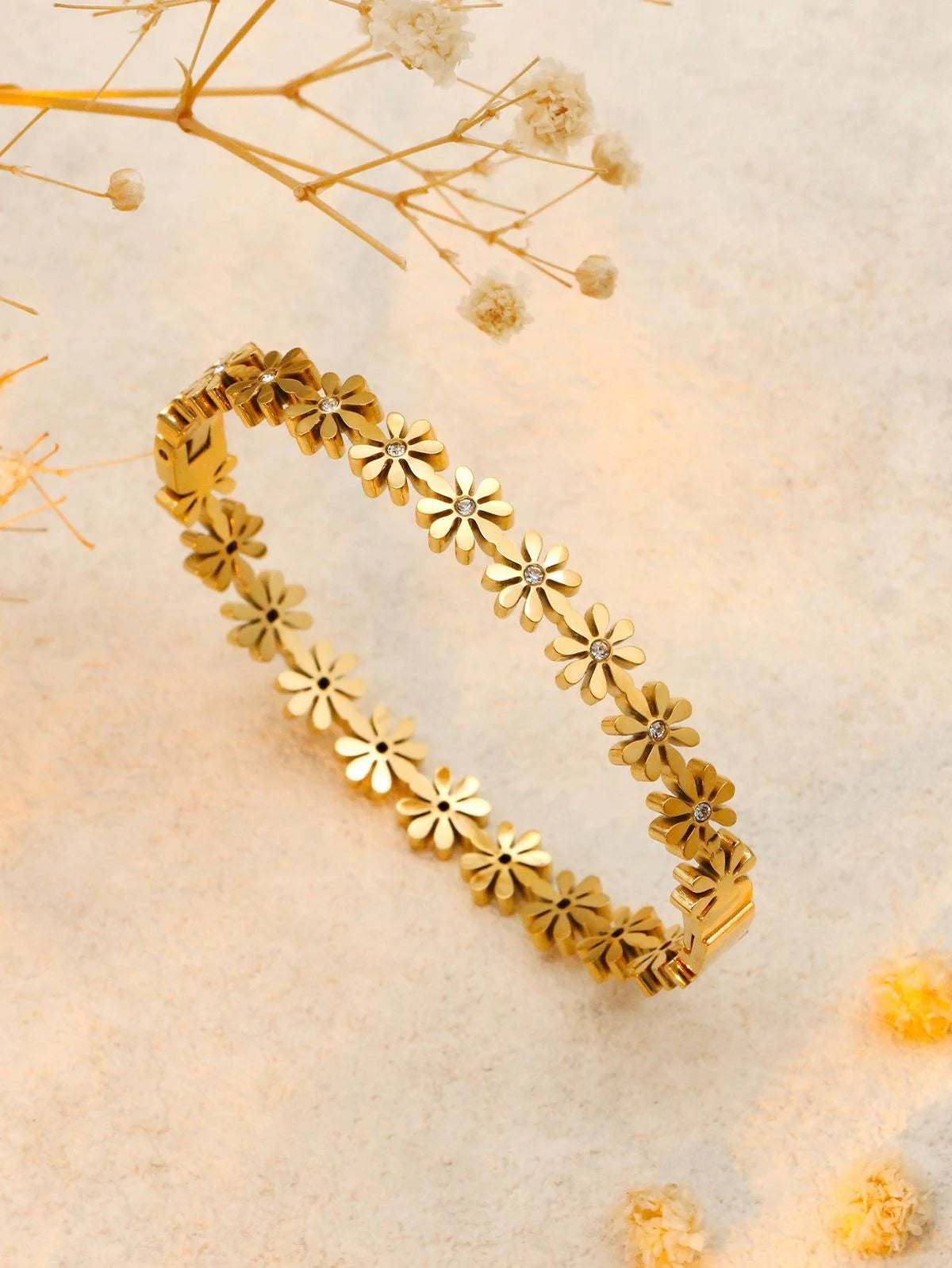 Minimal daisy bracelet