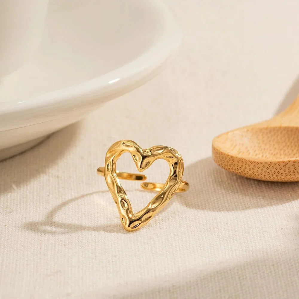 Minimal heart ring (adjustable)