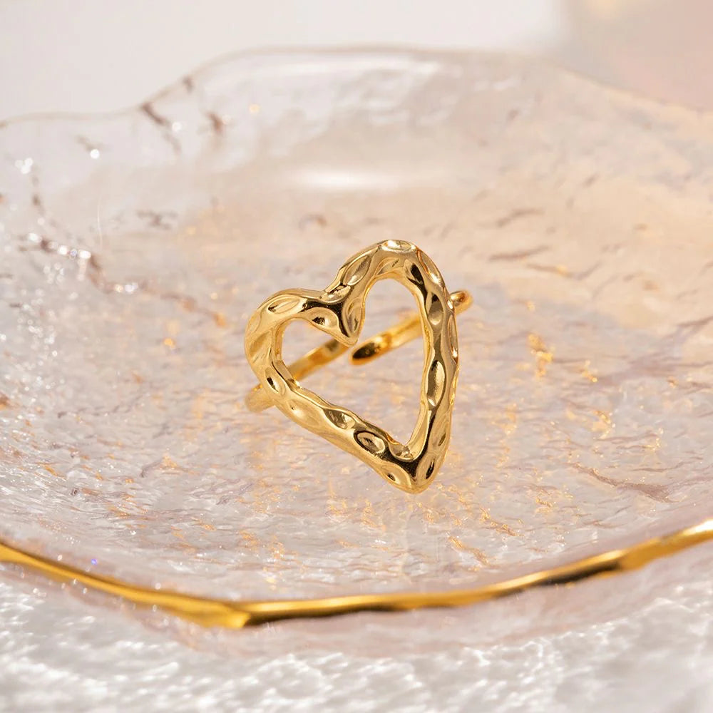 Minimal heart ring (adjustable)